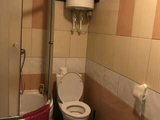 Мини-отель Гринвич Кандалакша Двухместный номер с 2 отдельными кроватями и ванной-9