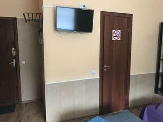 Мини-отель Гринвич Кандалакша Трехместный номер с основными удобствами-5